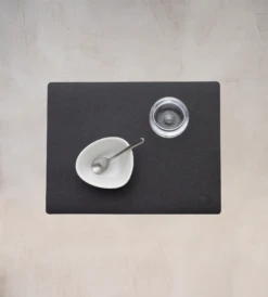 LIND DNA Mantel Individual Serene Cuadrado M 26,5x34,5 Cm -Vajilla Tienda 569857 01 10 EnvironmentImage 424dadc1fa