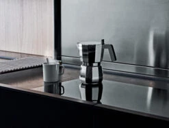 Alessi Cafetera Moka Espresso -Vajilla Tienda 571190 01 4 EnvironmentImage 5dde883ee9